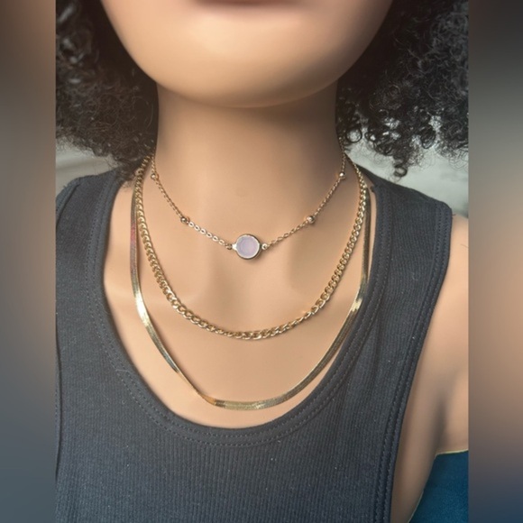 ✨NEW✨ Elegant Gold Layered Pearl Necklace Set - Picture 2 of 9